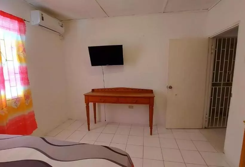 پانسیون Holiday Rooms In St Thomas Jamaica