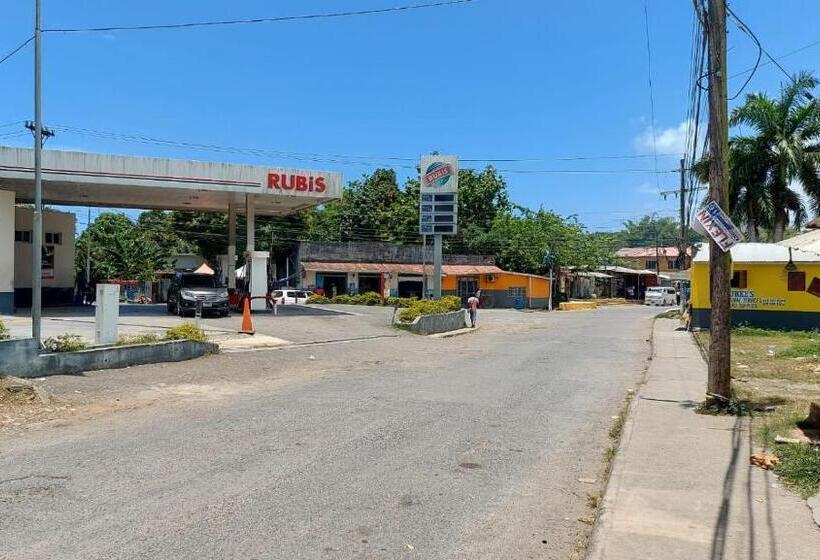 پانسیون Holiday Rooms In St Thomas Jamaica