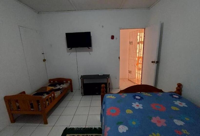 پانسیون Holiday Rooms In St Thomas Jamaica