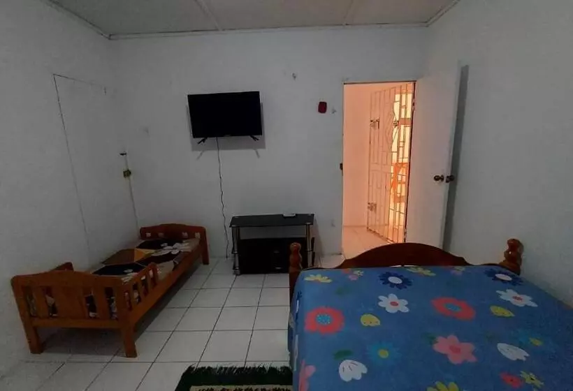 پانسیون Holiday Rooms In St Thomas Jamaica