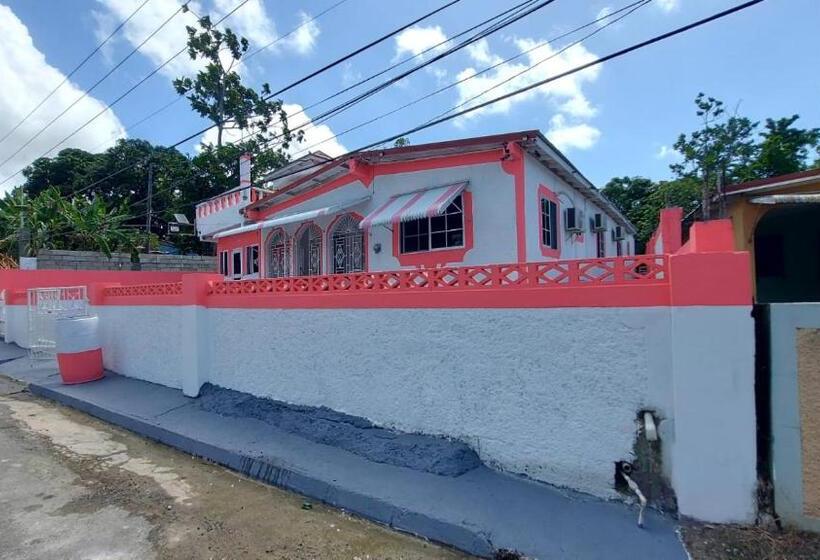 پانسیون Holiday Rooms In St Thomas Jamaica