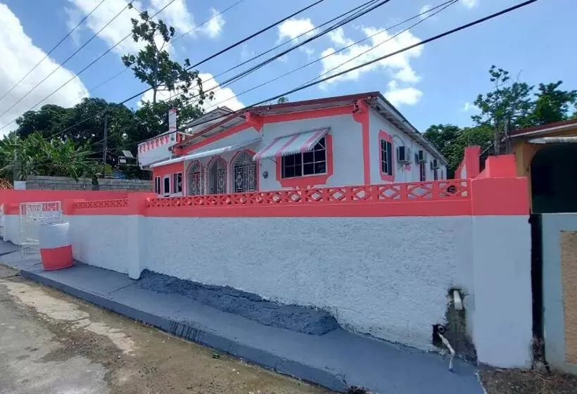 پانسیون Holiday Rooms In St Thomas Jamaica
