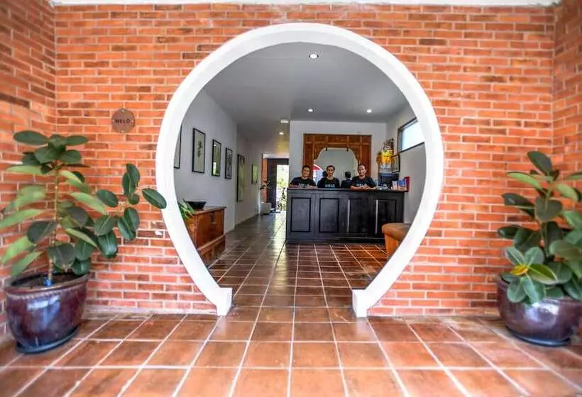 ホテル Melo Suites