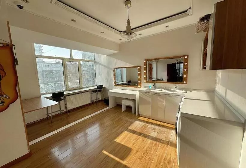 پانسیون Eternal Sky Tour