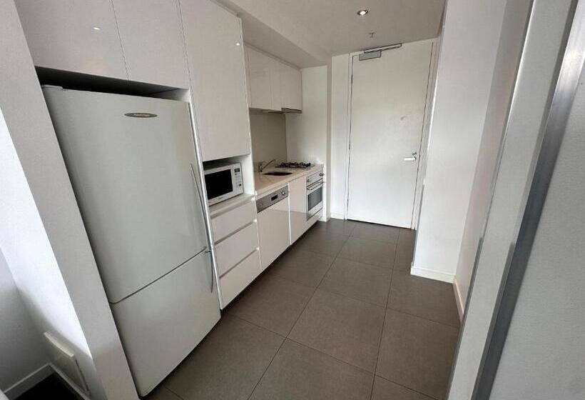 Adele Apartment Hotel East Melbourne
