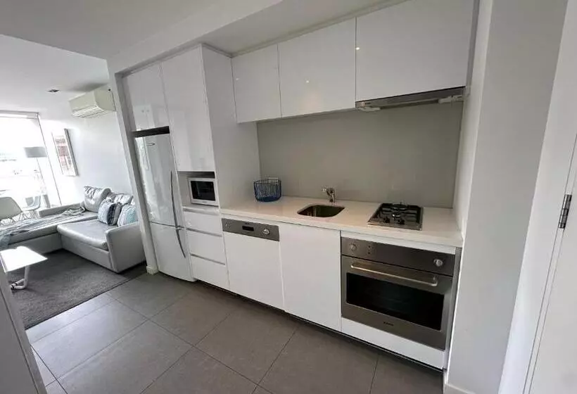 Adele Apartment Hotel East Melbourne