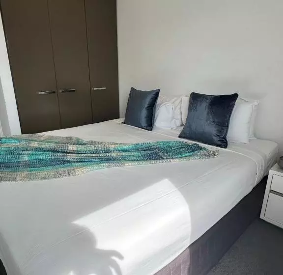Adele Apartment Hotel East Melbourne