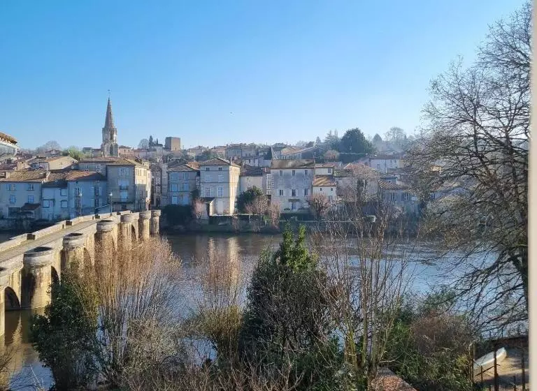 Aamiaismajoitus (B&B) Chez Jack Confolens