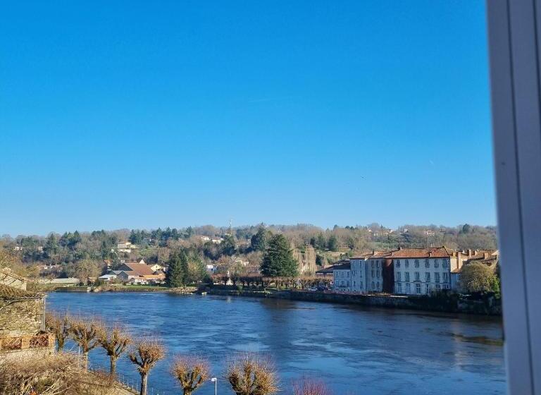 ベッドアンドブレックファースト Chez Jack Confolens