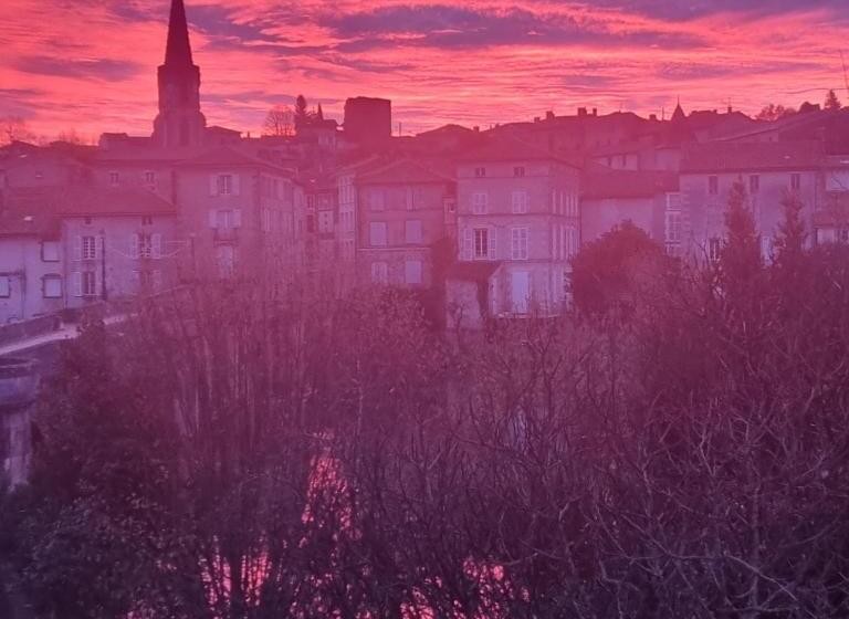 ベッドアンドブレックファースト Chez Jack Confolens