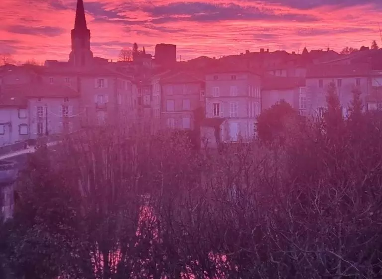 Aamiaismajoitus (B&B) Chez Jack Confolens