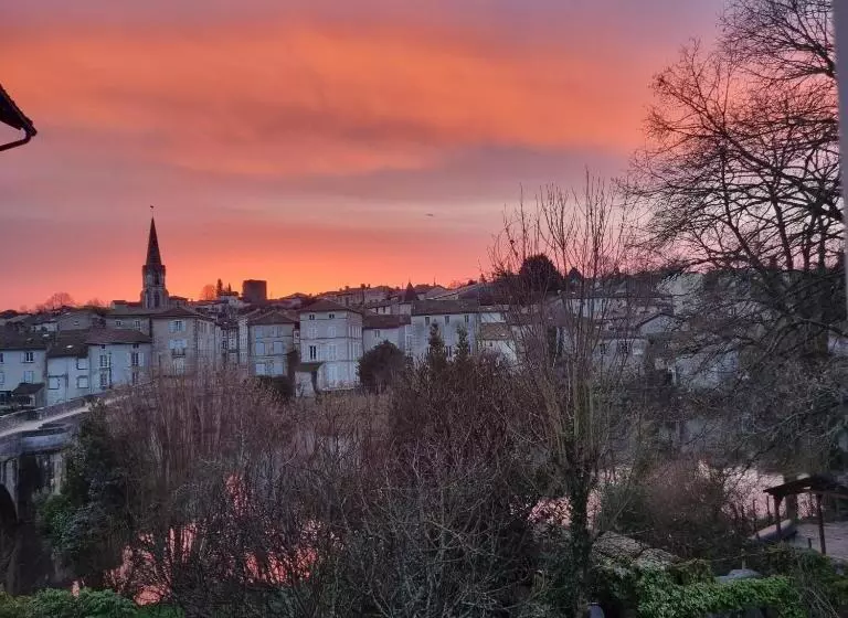 Aamiaismajoitus (B&B) Chez Jack Confolens