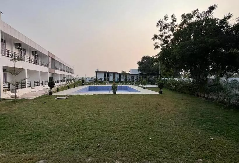 ホテル Inara Farms
