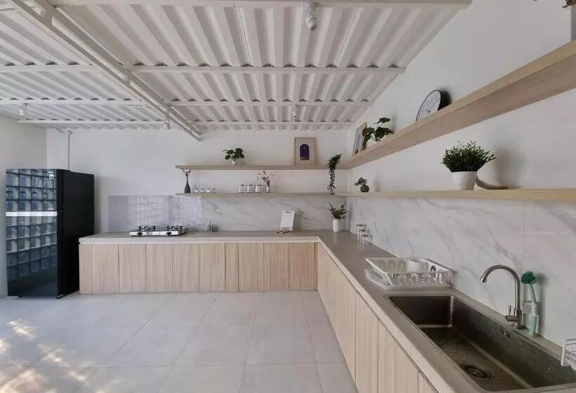 ホテル Oyo Life 93387 Sunarmi House