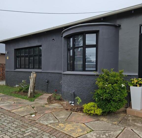 פנסיון 13 On Fifth