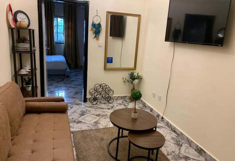 پانسیون Verla Villa Estate