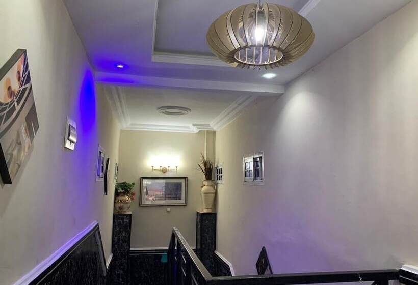 پانسیون Verla Villa Estate