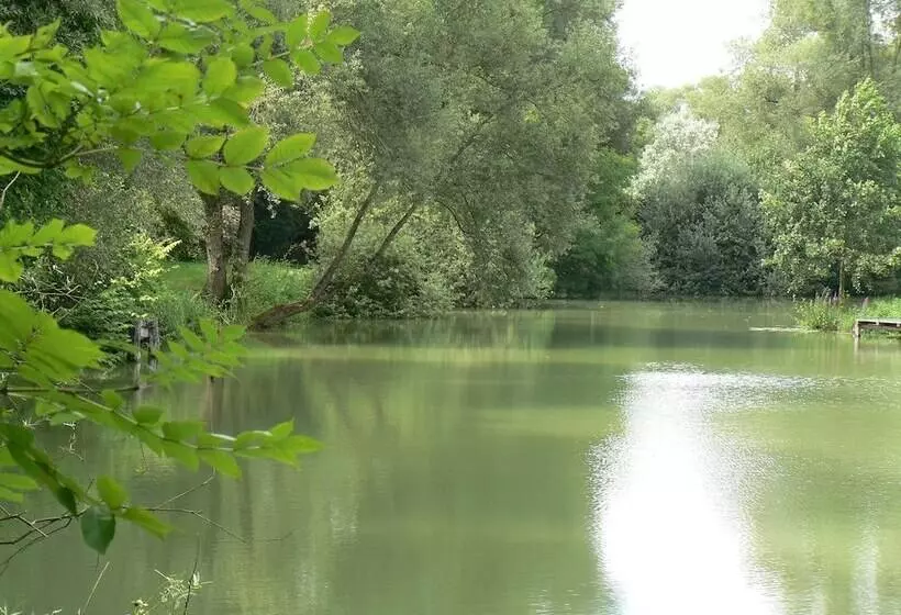 ベッドアンドブレックファースト La Maison De L Etang