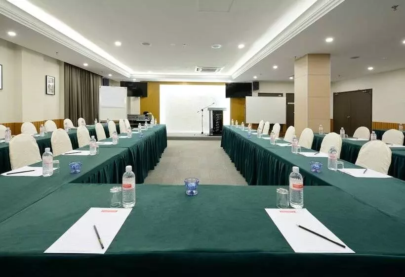 E Red Hotel Kuantan