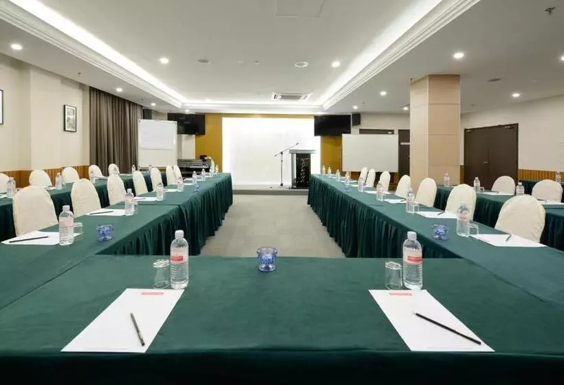 E Red Hotel Kuantan