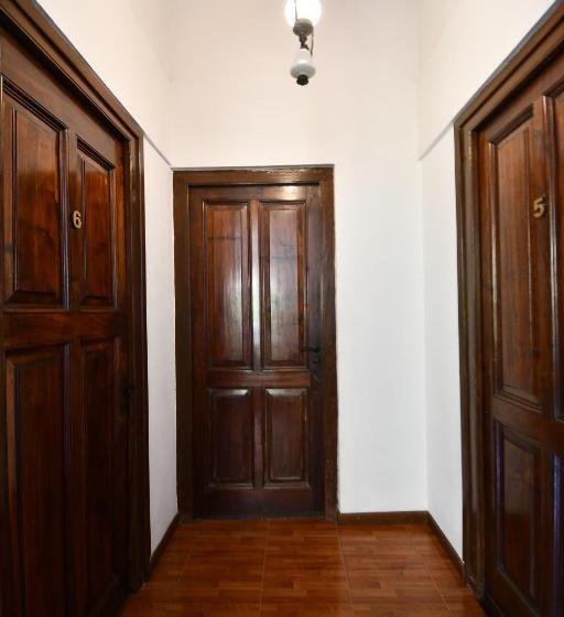 فندق Hostal El Cerrito San Lorenzo