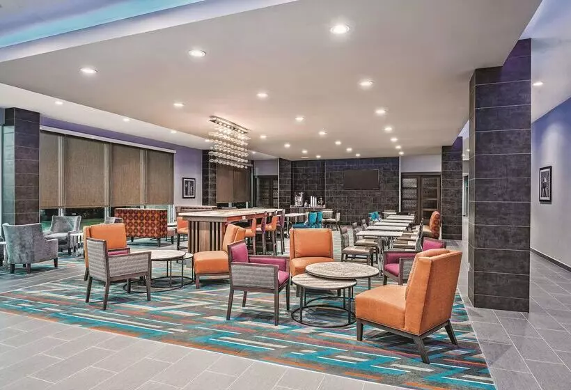 Hotelli La Quinta By Wyndham Dallas Grand Prairie North