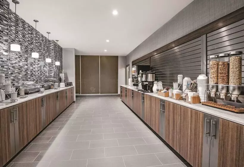 Hotelli La Quinta By Wyndham Dallas Grand Prairie North
