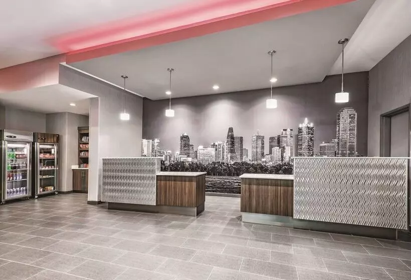 Hotelli La Quinta By Wyndham Dallas Grand Prairie North