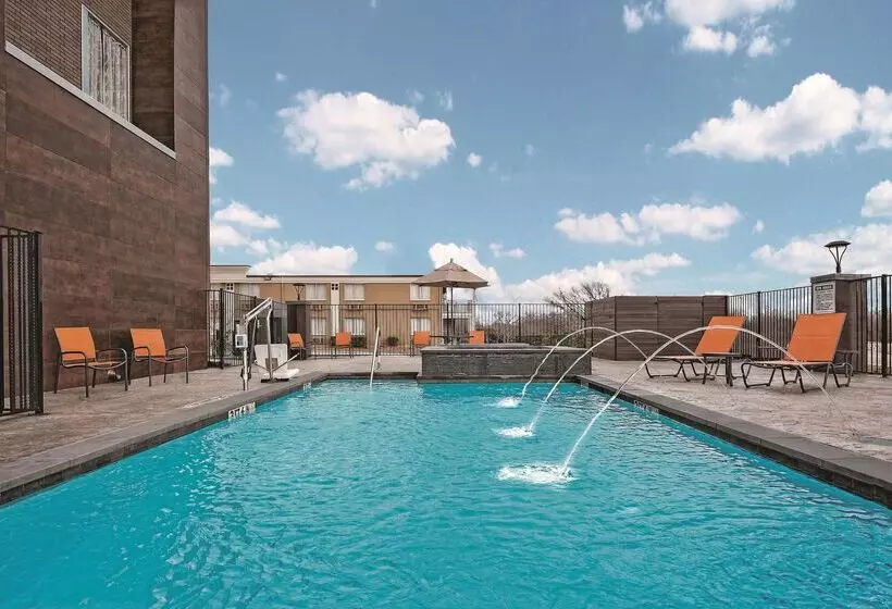 Hotelli La Quinta By Wyndham Dallas Grand Prairie North