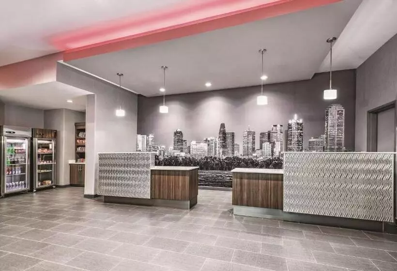 Hotelli La Quinta By Wyndham Dallas Grand Prairie North