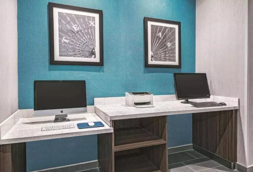 Hotelli La Quinta By Wyndham Dallas Grand Prairie North