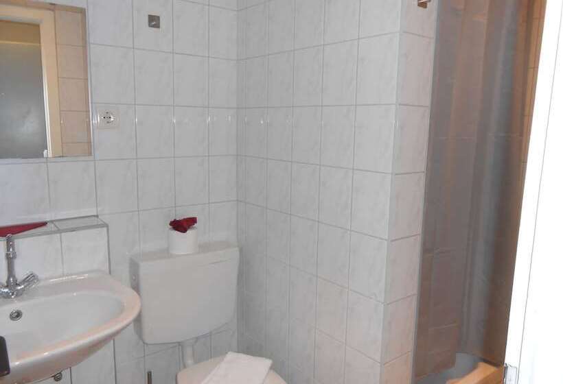 فندق Pension Stechlinsee