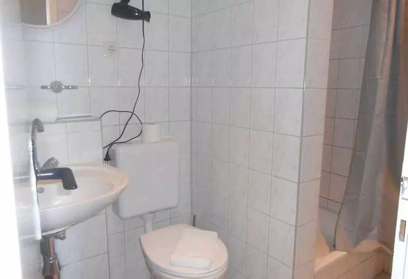 Hotelli Pension Stechlinsee