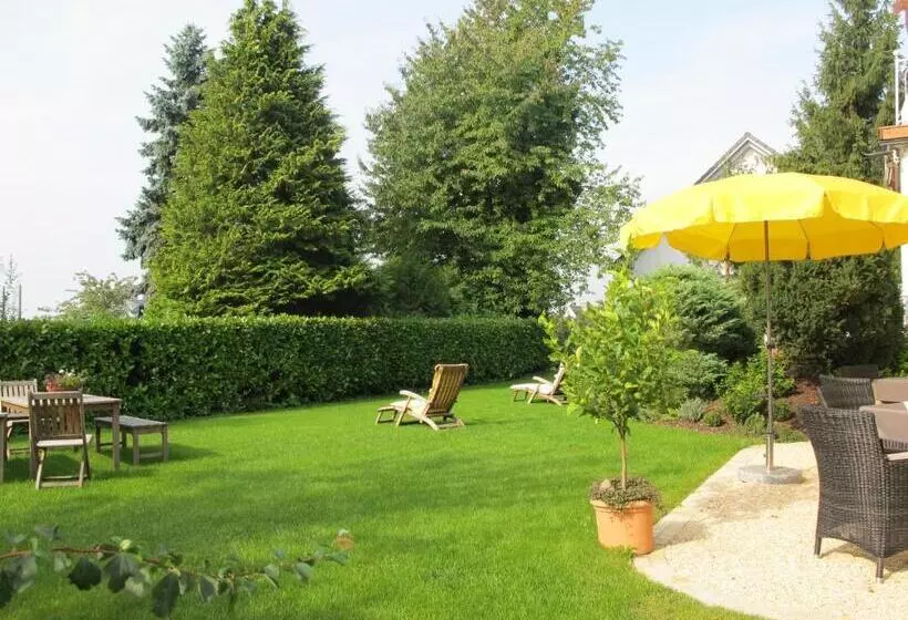 Hotelli Villa Neugarten