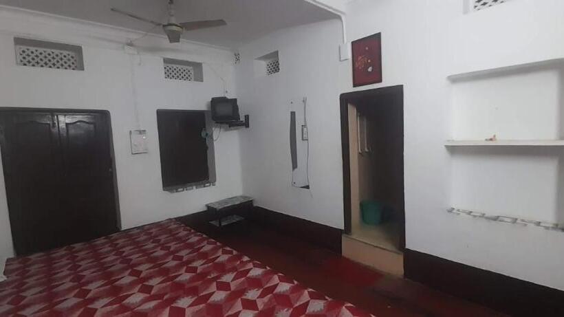 Retkeilymaja Rupak Rest House ,call 79031 58122 !near Deoghar Baba Mandir