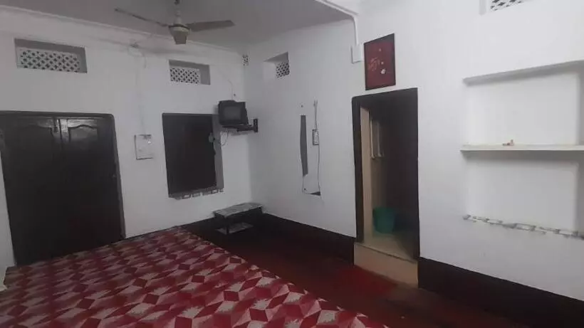 ユースホステル Rupak Rest House ,call 79031 58122 !near Deoghar Baba Mandir