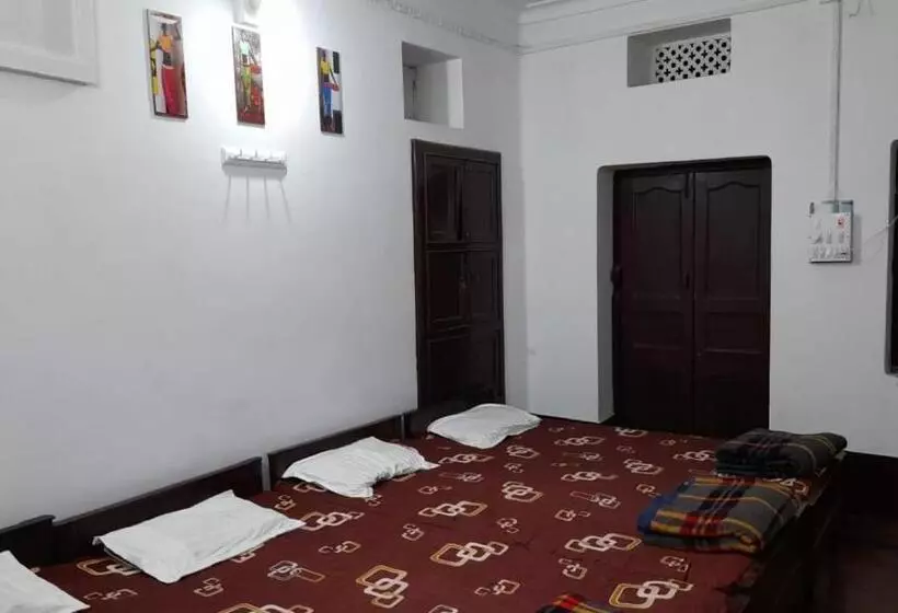 ユースホステル Rupak Rest House ,call 79031 58122 !near Deoghar Baba Mandir