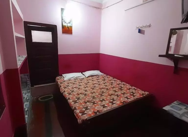 ユースホステル Rupak Rest House ,call 79031 58122 !near Deoghar Baba Mandir
