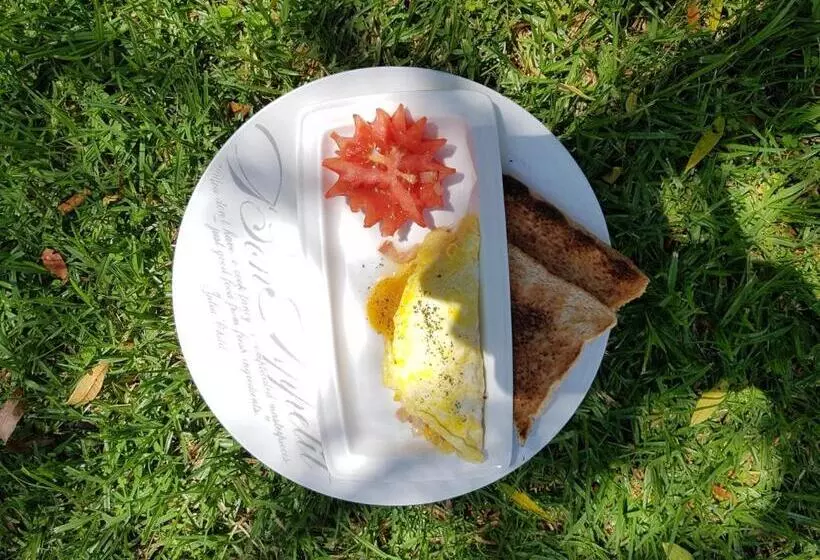 Aamiaismajoitus (B&B) Hiflyerz Guest House