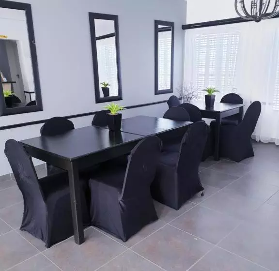 Aamiaismajoitus (B&B) Hiflyerz Guest House