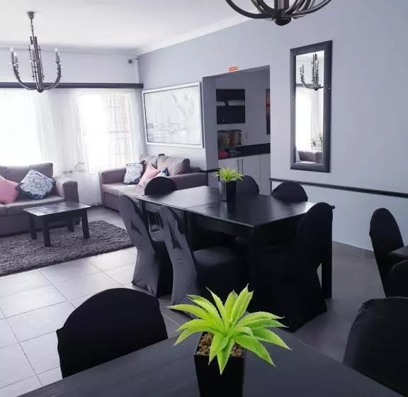 Aamiaismajoitus (B&B) Hiflyerz Guest House