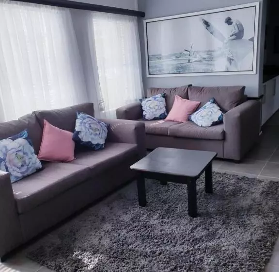 Aamiaismajoitus (B&B) Hiflyerz Guest House