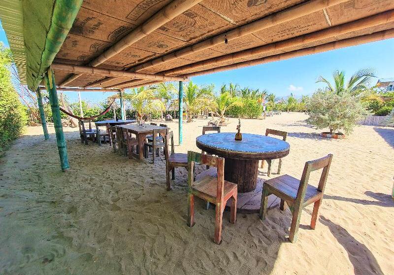 בית מלון כפרי Chevere Beach Cabanas Sas