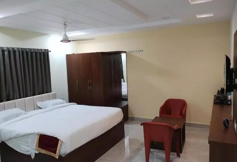 Hotelli Cvr Banquet Hall And Lodging