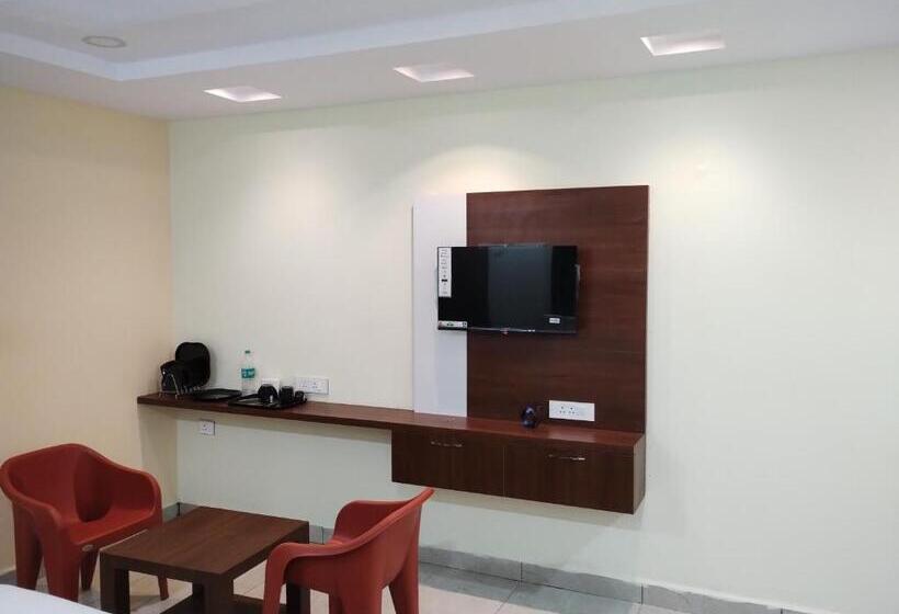 Hotel Cvr Banquet Hall And Lodging