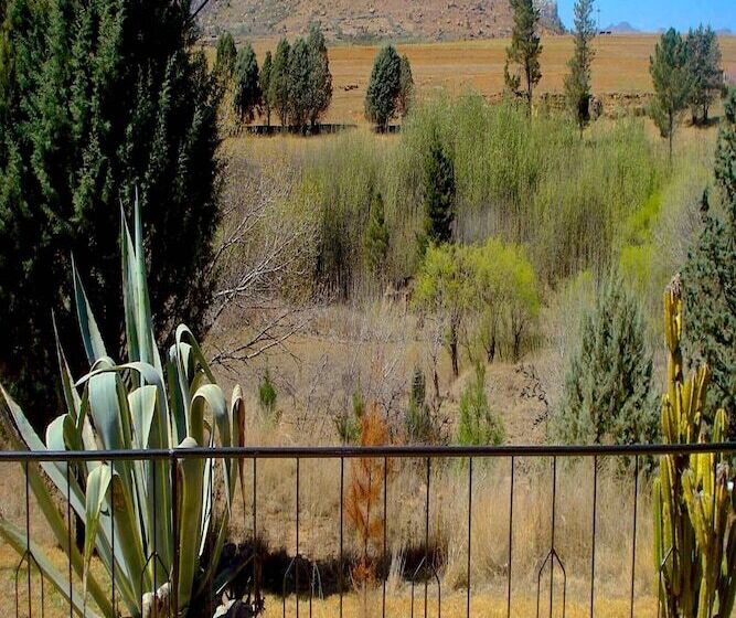 Отель Khutsong Lodge