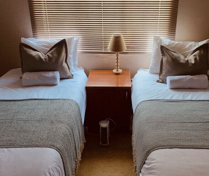 Отель Khutsong Lodge