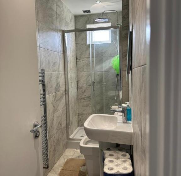 펜션 Luxury Ensuite Studio In Crayford Dartford Bexley London With Full Kitchen And Side Garden Alleyway