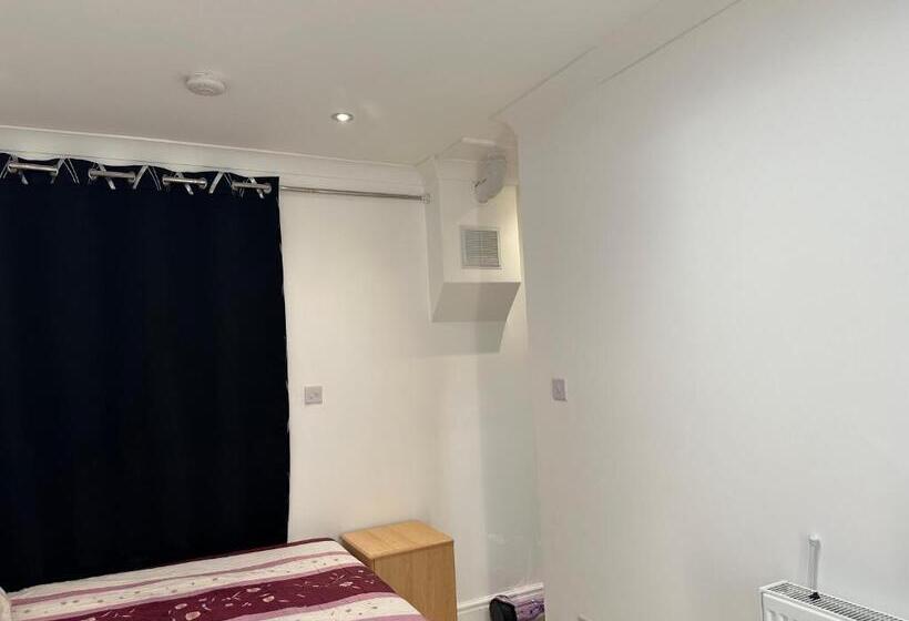 펜션 Luxury Ensuite Studio In Crayford Dartford Bexley London With Full Kitchen And Side Garden Alleyway