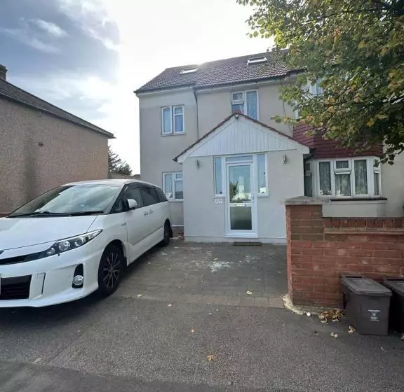 ペンション Luxury Ensuite Studio In Crayford Dartford Bexley London With Full Kitchen And Side Garden Alleyway